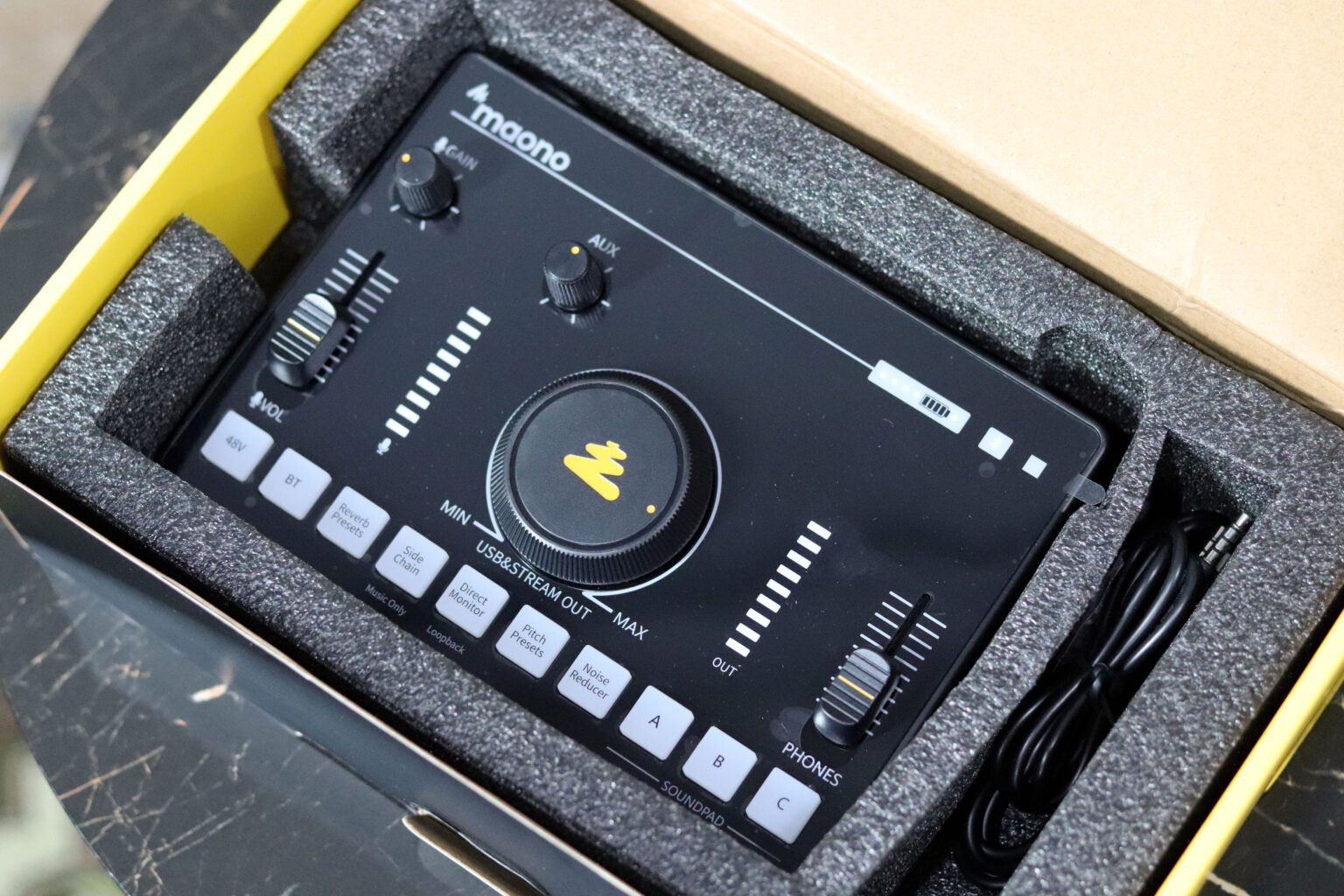 Manocaster Interface Maonocaster AMC2 NEO: All-in-One Audio Interface for Streamers and ...