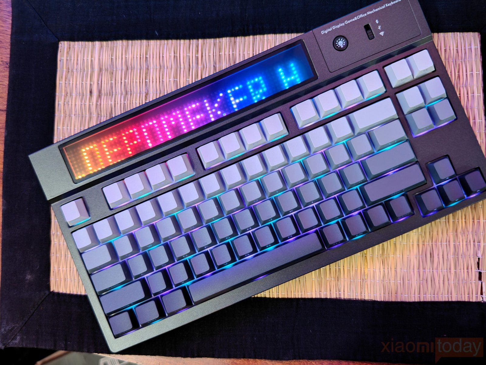 Epomaker DynaTab 75X Review - Mechanical Keyboard With Dot-Matrix Display -  XiaomiToday