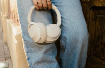 QCY H3S over-ear headphones