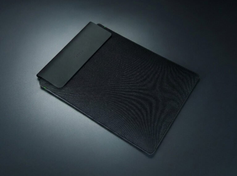 Razer Launches 16-Inch Laptop Sleeve With Built-In 15W MagSafe Wireless ...